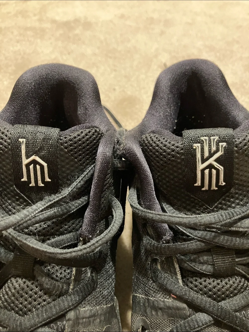 Nike Black Kyrie boys Low-Top Athletic Basketball Shoes